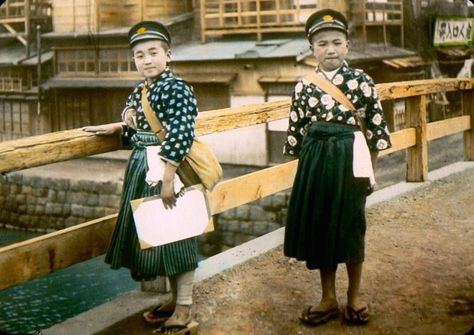 Hand-Colored Photos Turn Early 20th Century Japan Into A Dream World Man Kimono, Ogawa Kazumasa, Japan Boy, Boys In Skirts, Old Japan, Taisho Era, Japanese Photography, Showa Era, Japanese History