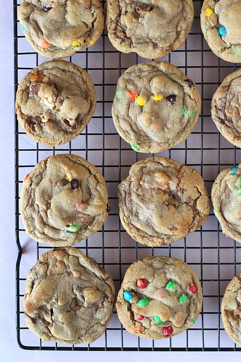 Perfect Cookie Base ~ The only cookie recipe you'll ever need! Best Cookie Dough Base, Base Cookie Dough Recipe, Cookie Base Recipe, Cookies And Cups, The Perfect Cookie, Cookie Dough Recipe, Cookie Base, Baking Hacks, Cookie Dough Recipes