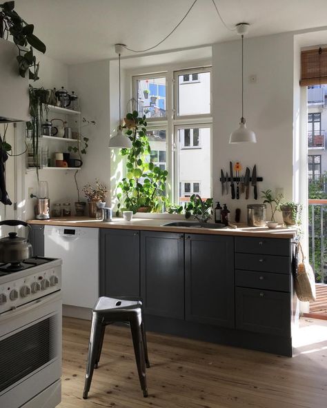 Trending on Remodelista: Natural Therapy - Gardenista Danish Hygge Interiors, Ranarp Ikea, Black White Kitchen Ideas, Copenhagen Kitchen, Danish Hygge, Diy Storage Bench, Kitchen Ikea, Hygge Style, Kitchen Balcony