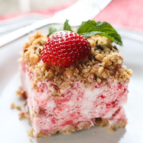 Strawberry Squares, Frozen Strawberry, Oven Roasted Potatoes, Square Recipes, Country Recipes, Holiday Dinners, Strawberry Desserts, Frozen Strawberries, Strawberry Recipes