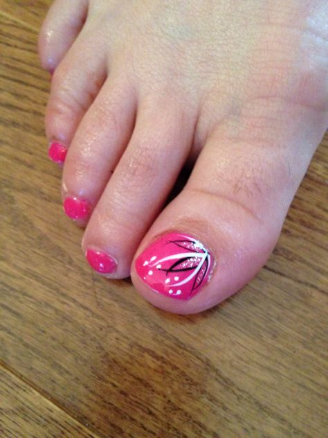 Hot Pink Toenails With Design, Hot Pink Toes With Design, Beach Pedicure Ideas Toenails, Hot Pink Toe Nails With Design, Hot Pink Pedicure Toenails, Bright Pink Toe Nails, Pink Pedicure Designs, Pink Toe Nails With Design, Hot Pink Toe Nails