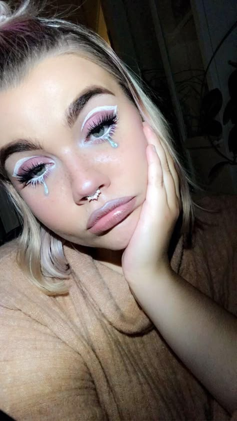 Makeup Melanie Martinez Cry Baby, Melanie Martinez Concert Makeup Looks, Melanie Martinez Concert Outfit Ideas Cry Baby, Melanie Martinez Cry Baby Makeup, Melanie Martinez Cry Baby Concert Outfit, Cry Baby Makeup Look, Pity Party Makeup, Melanie Martinez Eye Makeup, K-12 Inspired Makeup