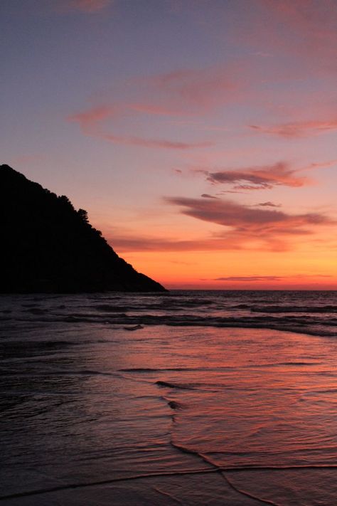 As the day gracefully bids farewell, beaches in Gokarna transform into an enchanting panorama 😍 where hues of warm oranges, fiery reds, and soft pinks adorn the heavens, reflecting off the tranquil waters below, creating an ethereal tapestry of light and shadow 💛 Fiery Red, Sunset Views, The Heavens, Light And Shadow, Vision Board, The Day, Tapestry, Water