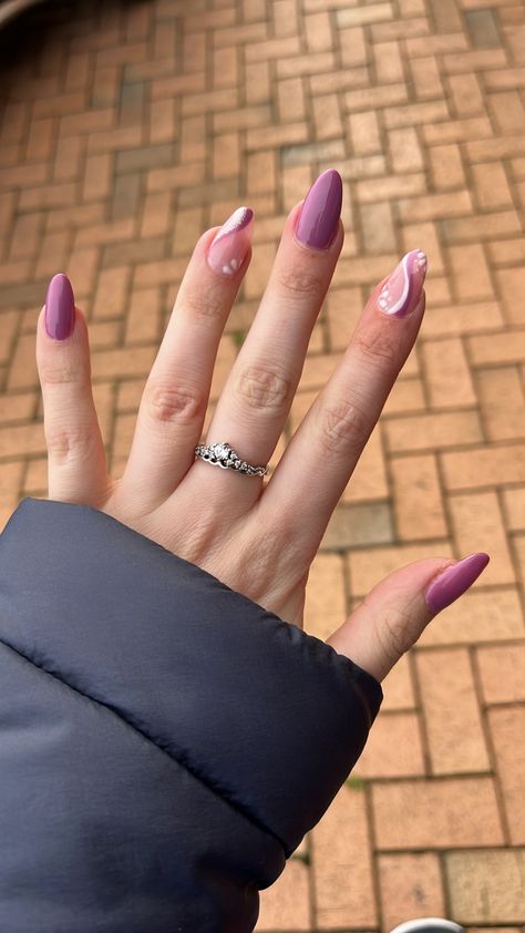 Mauve Valentine Nails, Nail Art Mauve, Nail Inspo 2023, Gel Nails Nail Art, Grad Nails, Short Round Nails, Short Oval Nails, Mauve Nails, Manicure Nails