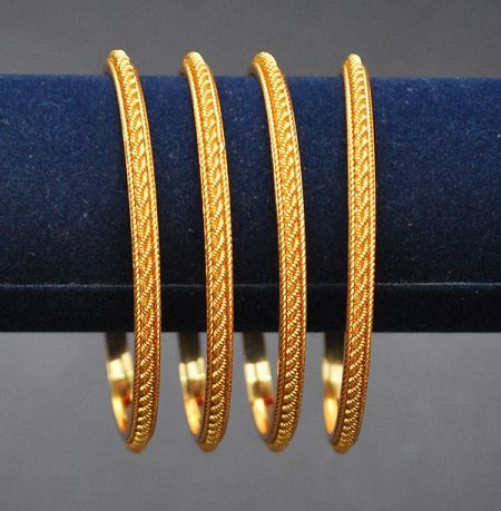 Here are the 9 best 4 gram gold bangles in India. The gold bangles in 4 grams designs are the best choice for all because they are simple yet stylish. Jewellery Designing, Simple Gold Bangle, Plain Gold Bangles, Gold Bangles Indian, Gold Bangles For Women, Diamond Bracelet Design, Gold Bangle Set, The Bangles, Jewelry Advice