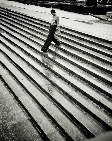 Stairs Photoshoot Posing Ideas, Photoshoot Stairs, Stairs Photoshoot, Photoshoot Posing Ideas, Concept Fashion, Fresh Morning, Building Stairs, Ideas Photoshoot, Stone Stairs