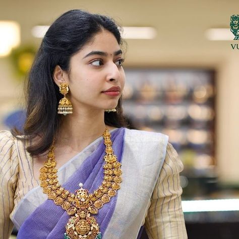 Vummidi Bangaru Jewellers on Instagram: "Find a slice of heritage right here in Frisco!   Feels like I’ve stepped into a treasure trove that’s a home away from home! The craftsmanship of each piece tells a story, and the sparkle is just too hard to resist. ✨ VBJ is celebrating this Akshaya Tritiya with some incredible offers.   ✅ 1 gram of gold for each carat of diamond jewellery purchased ✅ 1 gram of silver for every gram of gold jewellery purchased ✅ 2 grams of silver for every gram of platinum & precious jewellery purchased ✅ Save $50/kg on silverware  Adorn yourself with prosperity and celebrate Akshaya Tritiya in style with VBJ.  Watch the reel to see what I picked up! Don’t miss out – these offers are only from May 4th -12th  (VBJ, Vummidi Bangaru, Akshaya Tritiya, Akshaya Tritiya Of Vummidi Bangaru Jewellers, Saree Colours, Mango Haram, Saree Styling, Akshaya Tritiya, Haram Designs, Terracotta Jewellery Designs, Gold Temple Jewellery, Bridal Jewelery