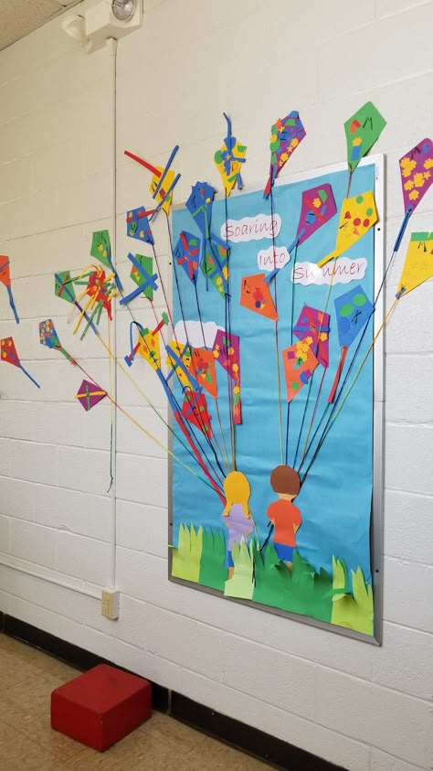 Kites Craft For Kids, Kite Kindergarten, Kite Activities, Kite Activity, Kite Display, Kite Door Decorations Classroom, Kite Activity For Kids, Kite Festival Decoration Ideas, Art Board Display Classroom Preschool