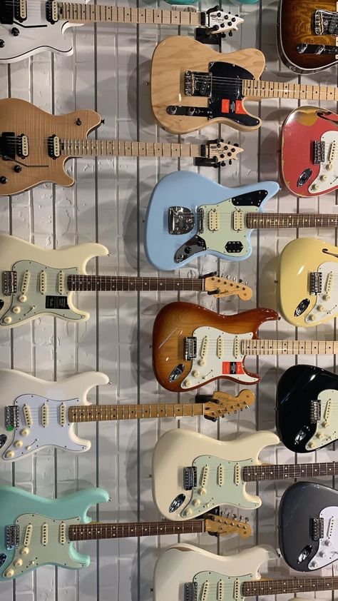 Music Aesthetic Pictures For Wall, Electric Guitar Aesthetic Wallpaper, Music Store Aesthetic, Guitar Aesthetic Wallpaper, Gitar Vintage, Guitar Store, Guitar Obsession, Dump Ideas, Fotografi Vintage