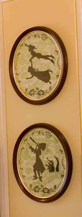 Peter Pan silhouettes! Would be cute in a nursery. Vintage Peter Pan Nursery, Neverland Playroom, Neverland Bedroom, Peter Pan Room, Nursery Peter Pan, Peter Pan Silhouette, Disney Bedroom, Neverland Nursery, Disney Craft