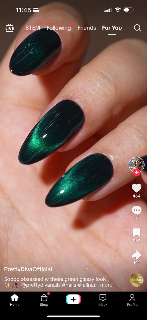 Emerald Green Nails With Gold Design, Dark Green Cateye Nails, Peacock Green Nails, Chrome Dark Green Nails, Emerald Green Pedicure, Emerald Cat Eye Nails, Green Cats Eye Nails, Green Cateye Nail, Dark Green Cat Eye Nails