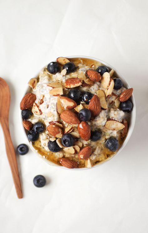 Blueberry Almond Overnight Oats with Honey - The Forked Spoon Almond Overnight Oats, Blueberry Honey, Blueberry Overnight Oats, Honey Coffee, Healthy Bites, Delicious Breakfast Recipes, Diet Vegetarian, Lemon Chicken, Chicken And Vegetables