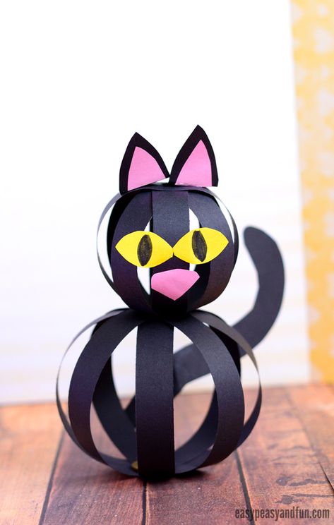 Halloween Cat Craft with Paper Strips Paper Cat Craft, Halloween Cat Crafts, Craft With Paper, Spooky Halloween Crafts, Construction Paper Crafts, Chat Halloween, Halloween Arts And Crafts, Halloween Games For Kids, Easy Halloween Crafts