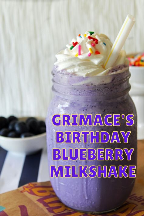 Purple blueberry milkshake with whipped cream and rainbow sprinkles. Blueberry Milkshake Recipe, Cheesecake Mason Jar, Grimace Milkshake, Purple Milkshake, Make Jellyfish, Sea Themed Birthday Party, Summer Selfcare, Blueberry Birthday, Blueberry Milkshake