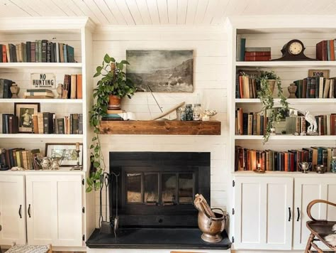 Spring Farmhouse, Candles In Fireplace, Farmhouse Fall Decor, Décor Diy, Remember When, Cottage Decor, House Inspiration, Spring Decor, Cozy House