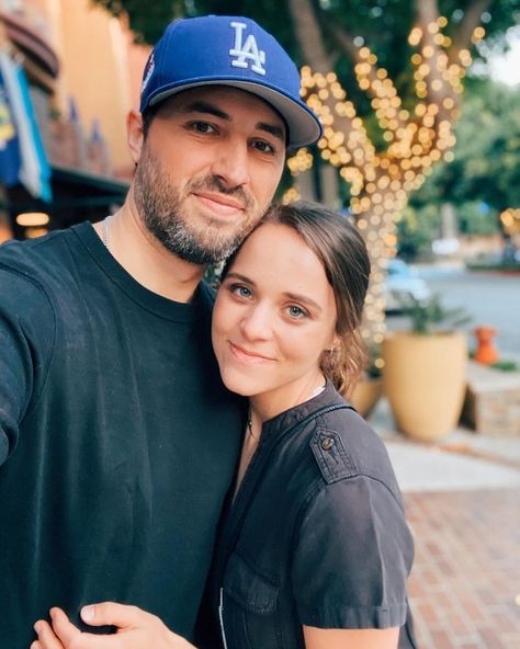 DUGGAR fans were worried about Jinger after they claimed she “always looks sad” & “tired” in a new photo with her husband Jeremy Vuolo. The 27-year-old posted a picture to Instagram of her and Jeremy huddled close for the camera while out on the town. The couple both smiled softly for the snap while sporting […] Photo With Husband, Jinger Vuolo, Jinger Duggar, Jeremy Vuolo, Greys Anatomy Funny, Greys Anatomy Characters, 27 Years Old, 3 Kids, Greys Anatomy