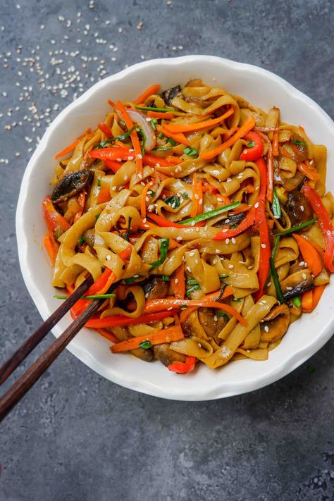 Tofu Shirataki Noodles Recipes, Shirataki Recipes, Healthy Noodle Recipes, Tasty Noodles Recipe, Calorie Counting Recipes, Healthy Noodles, Vegeterian Recipes, Fettuccine Noodles, Asian Noodle Recipes