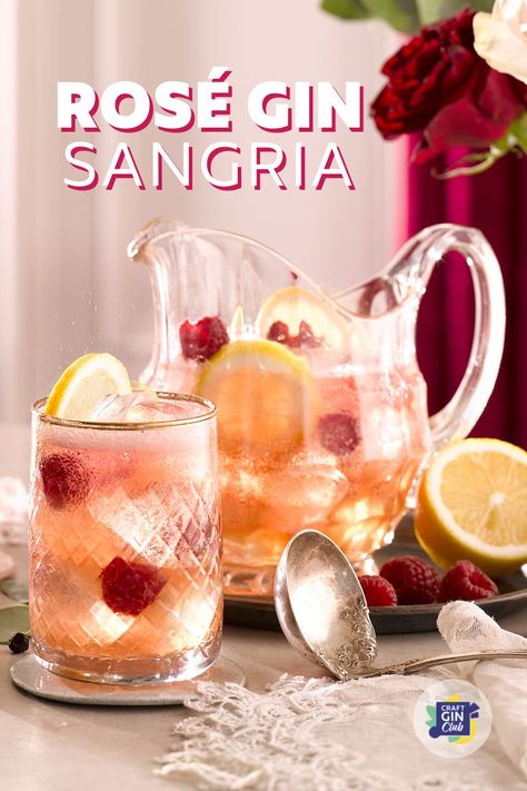 The dreamiest Galentines Day recipe! Sparkling rosé wine and pink gin mix with blackberry liqueur and raspberries for a perfect pink punch There’s no better way to share the love than by mixing up a big batch of cocktails for all of your favourite gin pals, and this pretty sangria ticks all of our boxes! Gin Sangria Recipe, Sangria With Gin, Big Batch Gin Cocktails, Fruity Gin Cocktails, Pink Gin Cocktails Recipe, Gin Punch Recipe Easy, Gin Sangria, Gin Mix, Gin Punch Recipe