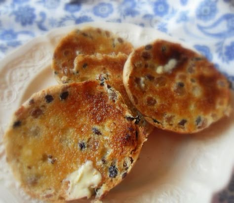 This is this the real English tea cake! Toasted with butter, who would have known, nothing fancy but they are so good! Toasted Teacakes, Tea Cake Recipe, English Afternoon Tea, Tea Cakes Recipes, English Recipes, British Recipes, British Tea, English Kitchen, English Kitchens