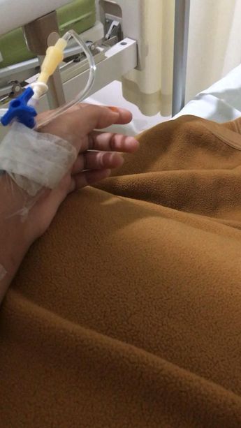 Hand With Drip In Hospital Real, Hands With Drip In Hospital, Fake Injury, Hospital Room Snapchat Stories, Medicine Snaps, Deni Denials, Fake Ft Call, Hospital Admit Hand Pics, Itunes Card