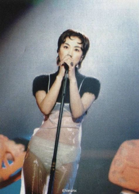 Faye Wong, On Stage, A Woman, Singing, Tumblr, Twitter