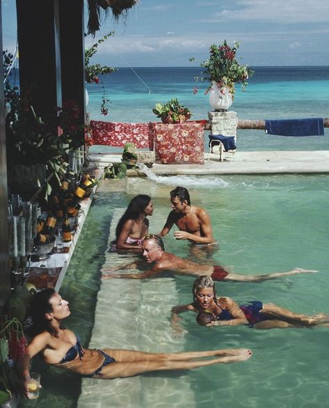 Slim Aaron, Slim Aarons Photography, Slim Aarons Photos, Slim Aarons Prints, Bermuda Art, Slim Aarons Poolside, Pool Art, Poolside Party, Beverly Hills Hotel