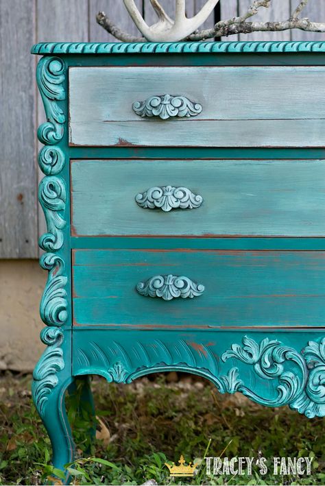 My most requested ever is this #farmhouse ombre color wash! It's a simple farmhouse vibe with COLOR that you can learn for $38! Click over to the blog to see this teal chalk painted furniture piece & purchase the furniture painting class with Tracey Bellion of #traceysfancy Color Washing Painting Tutorial Dixie Belle Chalk Paint Ombre Furniture Finish Color Washing Furniture Color Wash Furniture Chalk Painted Furniture Ideas Ombre Furniture Painting DIY Furniture Painting Tutorial Workshop Color Washed Furniture, Applique Furniture Ideas, Teal Furniture Ideas, Teal Chalk Paint Furniture, Ombre Furniture Painting Diy, Ombre Furniture Painting, Ombré Furniture, Teal Cabinet, Ombre Furniture