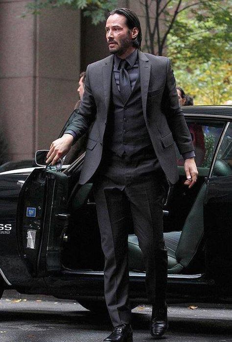 John_Wick_Keanu_Reeves_gray_Suit__80301_zoom Black Three Piece Suit, Baba Jaga, Keanu Reeves John Wick, Style Gentleman, Suits Style, A Man In A Suit, Man In A Suit, Black Suit Men, Fashion Suits For Men