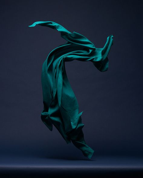 Flowing Fabric Photography, Frozen Motion Photography, Floating Fabric, Drapery Drawing, Motion Photography, Fabric Drawing, Fabric Photography, Textile Sculpture, Phase One