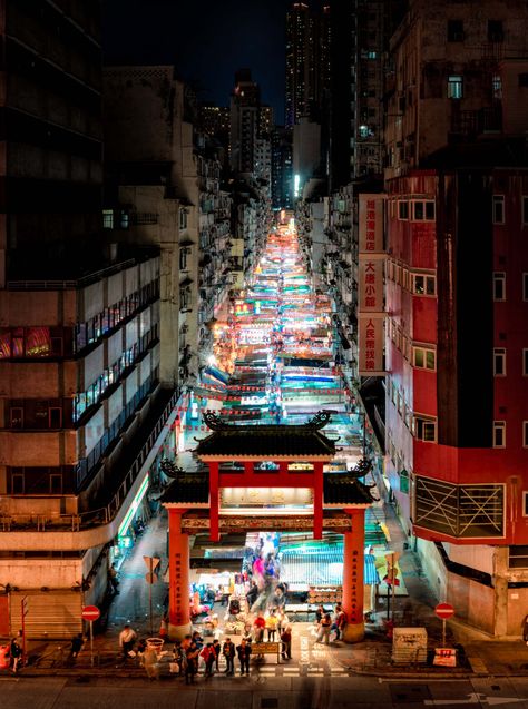 Hong Kong Temple Street Market Hong Kong Temple, Hong Kong Market, Temple Street Night Market, Hong Kong Night, Painting Reference Photos, Painting Reference, Street Market, Night Market, My Roots