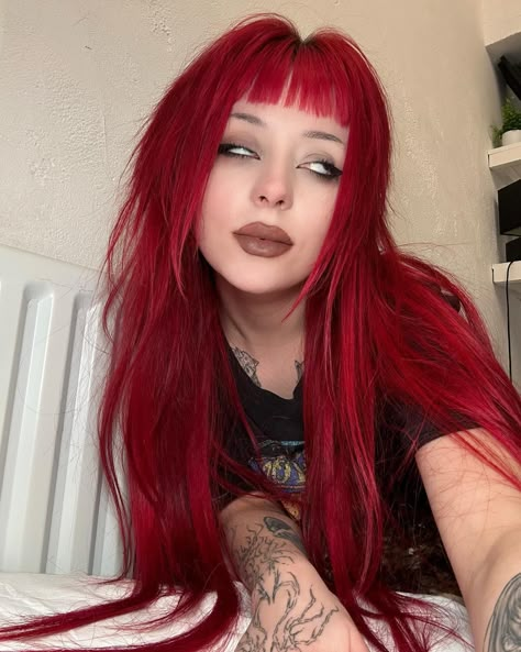 hiii Red Alternative Hair, Goth Red Hair, Fun Hairstyles, Hair Doo, Scene Queens, Short Bangs, Nice Hair, Fantasy Makeup, Gothic Style