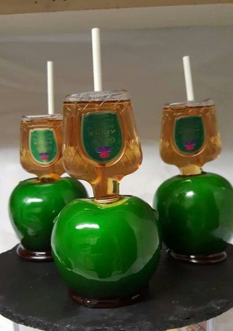 Drunken Crown Royal candy apples Apple Party Decorations, Drunken Candy Apples, Drunken Candy, Alcohol Candy, Crown Royal Apple, Apples Recipes, Apple Party, Gourmet Candy Apples, Candied Apples