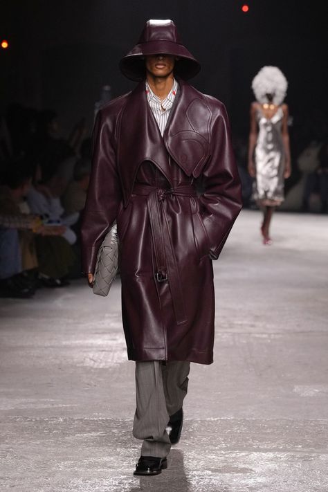 Bottega Veneta Runway, Trendy Fall Fashion, Chic Outerwear, Mens Dress Boots, Burgundy Fashion, Luxury Outerwear, Winter Fashion Outfits Casual, Spring 2025, Brand Board