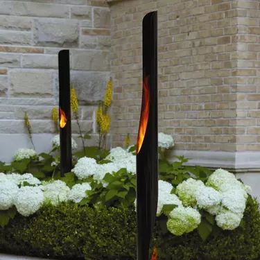 Garden Torch, Fire Torch, Outdoor Torches, Modern Patio Furniture, Modern Patio, Outdoor Heating, Outdoor Lanterns, Modern Landscaping, Outdoor Fireplace