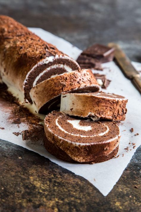 Chocolate Tiramisu Swiss Roll Tiramisu Swiss Roll, Tiramisu Filling, Event Snacks, Swiss Roll Cakes, Chocolate Swiss Roll, Chocolate Tiramisu, Swiss Roll Cake, Cake Roll Recipes, Tiramisu Recipe