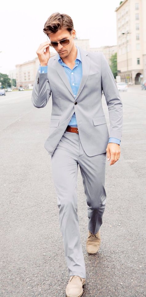 A light two-piece suit is perfect for those summer months at work. Parka Outfit, Light Grey Suits, Preppy Summer Outfits, Grey Suit, Mens Fashion Blog, Best Mens Fashion, Sharp Dressed Man, Summer Suits, Gray Suit