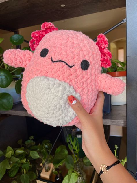 This is an original crochet pattern that I made, inspired by the axolotl squishmallow! I’m super happy with how it turned out☺️ Crochet Squash Mellow, Squishmellow Crochet Pattern Free, Squishy Crochet Animals, Squishmallows Crochet Pattern, Crochet Squishmellow, Crocheted Squishmallows, Squishmallows Crochet Pattern Free, Squishmallow Crochet Pattern Free, Crochet Squishmallow Pattern