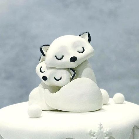 Artic Fox Birthday Party, Arctic Birthday Cake, Arctic Animal Birthday Cake, Arctic Fox Birthday Cake, Fondant Fox Cake Topper, Zoes Fancy Cakes, Snow Animals, Xmas Cake, Animal Cake