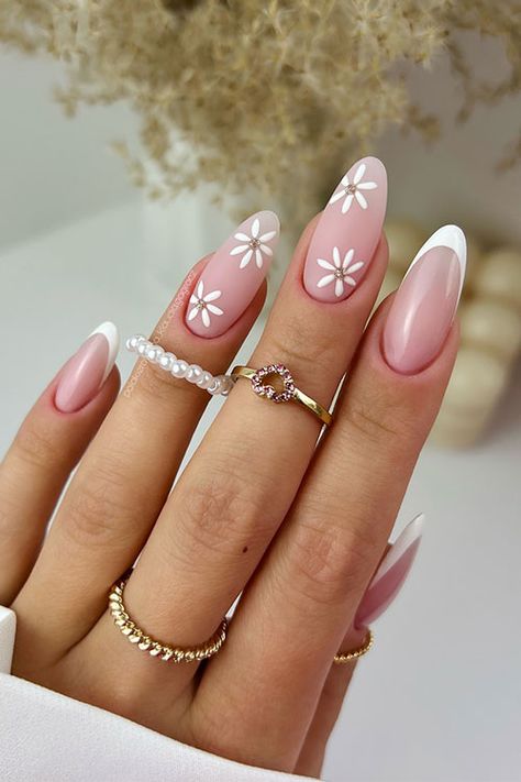 White French Nails, Gel French Manicure, Nail Tip Designs, Glitter Accent Nails, French Manicure Designs, French Tip Nail Designs, Daisy Nails, French Acrylic Nails, Ombre Nail Designs