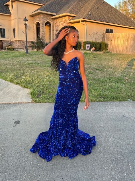 Prom Baddie Dresses, Prom Fits 2023, Prom Dresses Poses, Long Dress Hoco, 8th Graduation Dresses, 8th Prom Dresses, 8th Grade Prom Dresses Formal, Blue Homecoming Dresses Black Women, Prom Poses Black Women