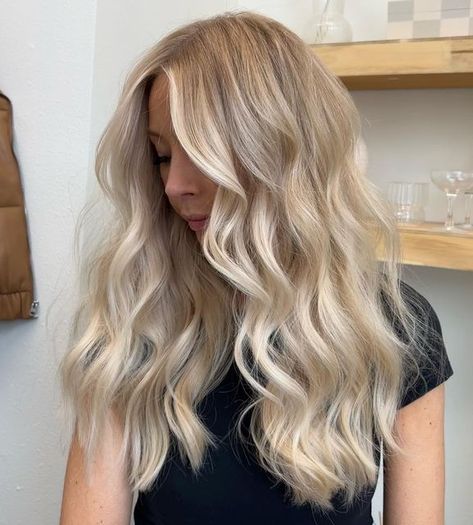 Kylee Hall Hair | Columbus, Oh on Instagram: "@alix_earle went bronde so we went to the bronde-ish side🔥 Added in some lows using @redken shades 8n 8gi /// glossed all over with 10n 10vg and 9gi 🫶🏼✨" Almond Blonde Hair Highlights, Alix Earle Bronde, Alix Earle Hair Color, Bright Dimensional Blonde Hair, Blond Summer Hair, Blonde Dimensional Balayage, Blonde Hair Dimension, Alix Earle Hair, Blonde Dimensional Hair