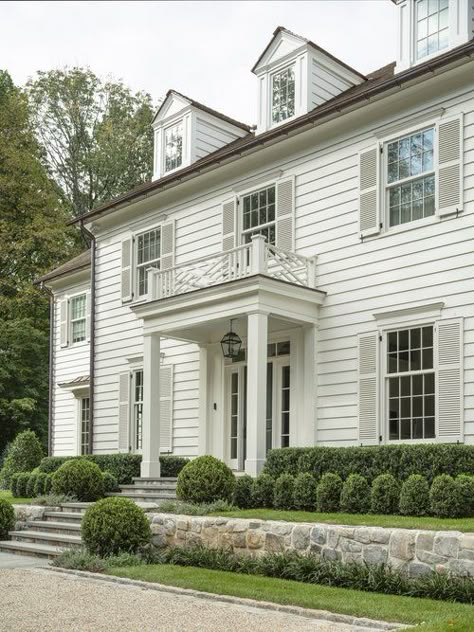 White Brick Colonial House, Traditional Colonial House Exterior, White Colonial House Exterior, Shingle House Exterior, White Colonial House, Brick Colonial House, White Home Exterior, Colonial Remodel, Ranch Style Exterior