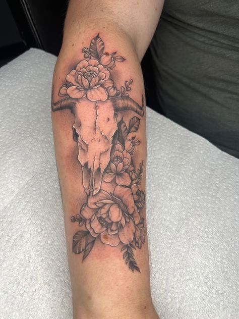 Western Upper Arm Tattoos, Arm Tattoos For Women Western, Cow Skull Tattoo Flowers, Western Flower Tattoo, Bull Skull Tattoo With Flowers, Sunflower Things, Cow Skull Tattoo, Cow Skull Tattoos, Faith Tattoos