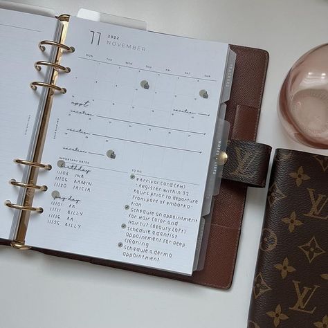 Luxury Planner Aesthetic, Lv Planner Aesthetic, Louis Vuitton Journal, Lv Gm Agenda, Planner Louis Vuitton, Louis Vuitton Planner Aesthetic, Agenda Planner Organization, Luxury Planner, Lv Planner