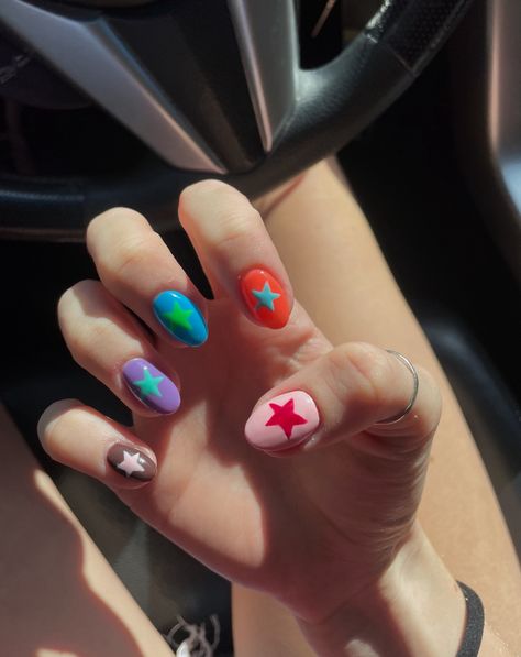 Nail Inspo Different Color Hands, Funky Design Nails, Colorful Nails Acrylic Short, Cute Colorful Nail Designs, Easy Colorful Nail Designs, Cute Funky Nails Short, Colorful Gel X Nails, Fun Concert Nails, Star Nails Not Acrylic