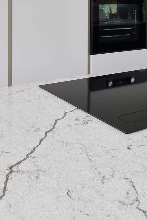 Diamant from our Unistone collection is used here as a kitchen worktop. This composite material is very durable and scratch free and is used in this modern kitchen. Kitchen Worktop, Composite Material, Open Kitchen, Kitchen Countertops, A Kitchen, Kitchen Interior, Modern Kitchen, Natural Stone, Natural Stones