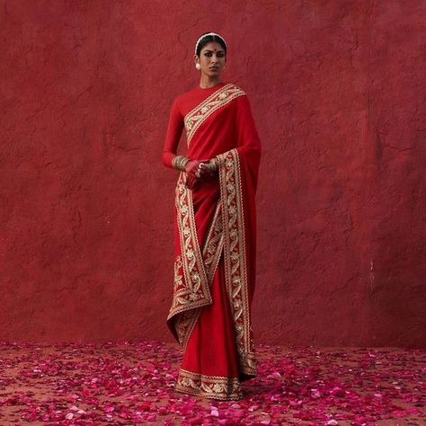 Latest Sabyasachi 2023 Bridal Collection With Pictures Sabyasachi Lehenga Cost, Bridal Collection 2023, Bridal 2023, Sabyasachi Sarees, Sabyasachi Bride, Raw Silk Lehenga, Sabyasachi Lehenga, Red Lehenga, Red Saree