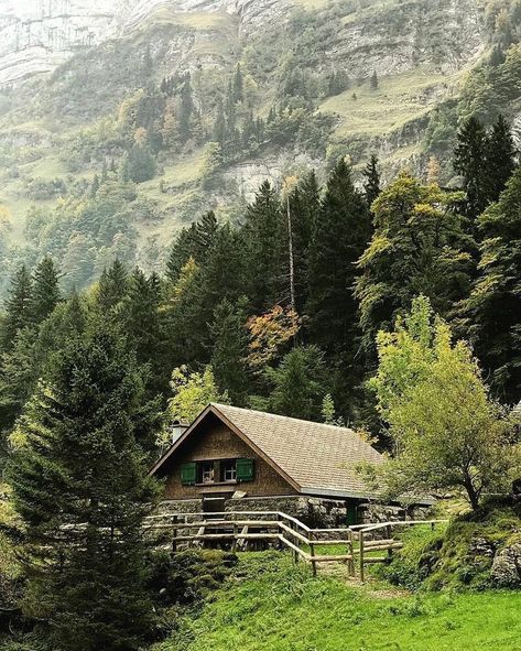 Hidden In The Woods on Instagram: “Beautiful cabin ♥️ - @Lost_Valley_Cabins - @hidden.in.the.woods - #homecoming #woodworking #hometown #homecook #rusticdecor #rustichouse…” Delta Breezes, Cabin In The Mountains, Beautiful Cabins, Cheap Flight, Cheap Flight Tickets, Cottage Cabin, Flight Tickets, Fairy Queen, Log Cabin Homes