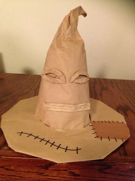 Paper bag Sorting Hat Nicu Halloween, Diy Harry Potter Crafts, Harry Potter Hat, Harry Potter Sorting Hat, Pinterest Room, Vintage Birthday Cakes, Book Day Costumes, Harry Potter Birthday Party, Banana Art