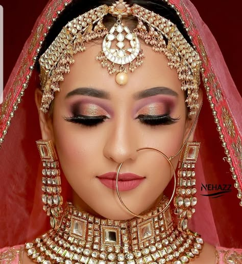 They say a girl’s biggest dream is to not just become a bride but to look the most breath-taking bride ever. To nail that dream, every bride to be remains on a constant lookout for that perfect Indian bridal makeup look Air Makeup, भारतीय दुल्हन संबंधी, Latest Bridal Makeup, Bridal Makeup Tips, Indian Wedding Makeup, Indian Bride Makeup, Makeup Pics, Pakistani Bridal Makeup, Bridal Makeup Images